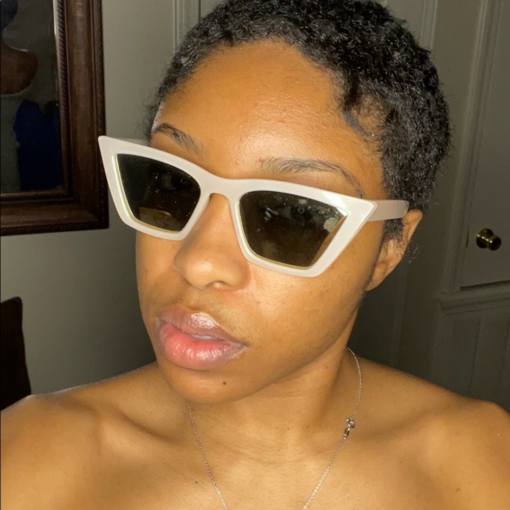 Sunnies 💙🤍🤎